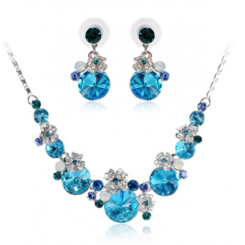 Beautiful Big Crystal Necklace And Set Of Earrings 