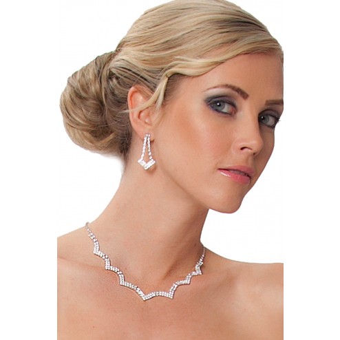 Beautiful Necklace Decorated With Clear Swarovsi Crystals